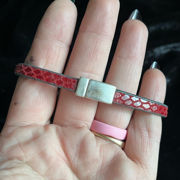 Silver rhinestone heart bracelet - Picture 2 of 2